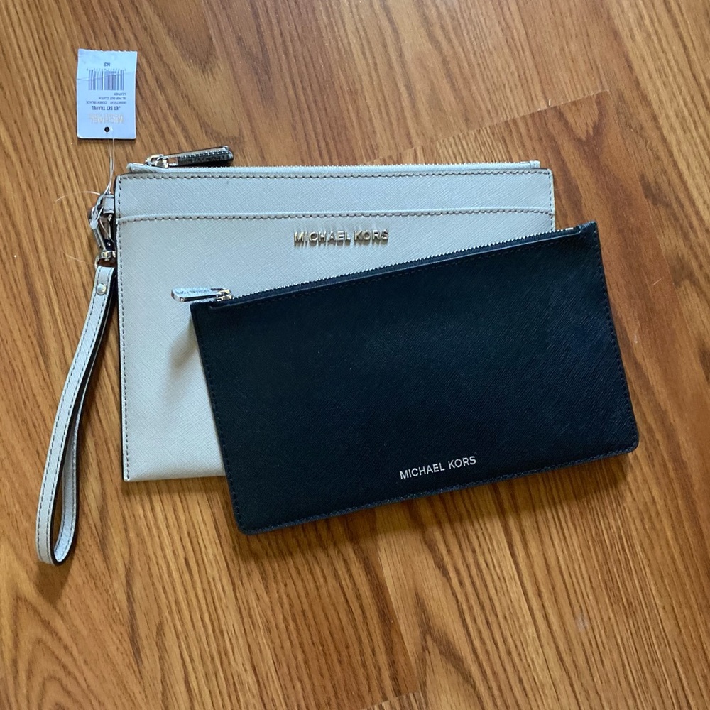 Michael Kors wristlet NWT